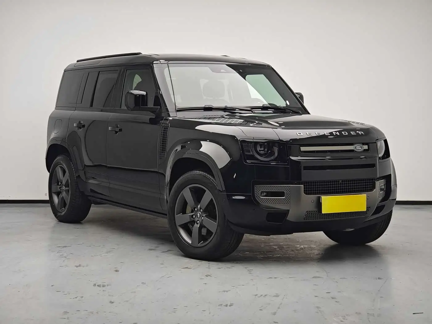 Land Rover Defender 2025 — Фото 2/20