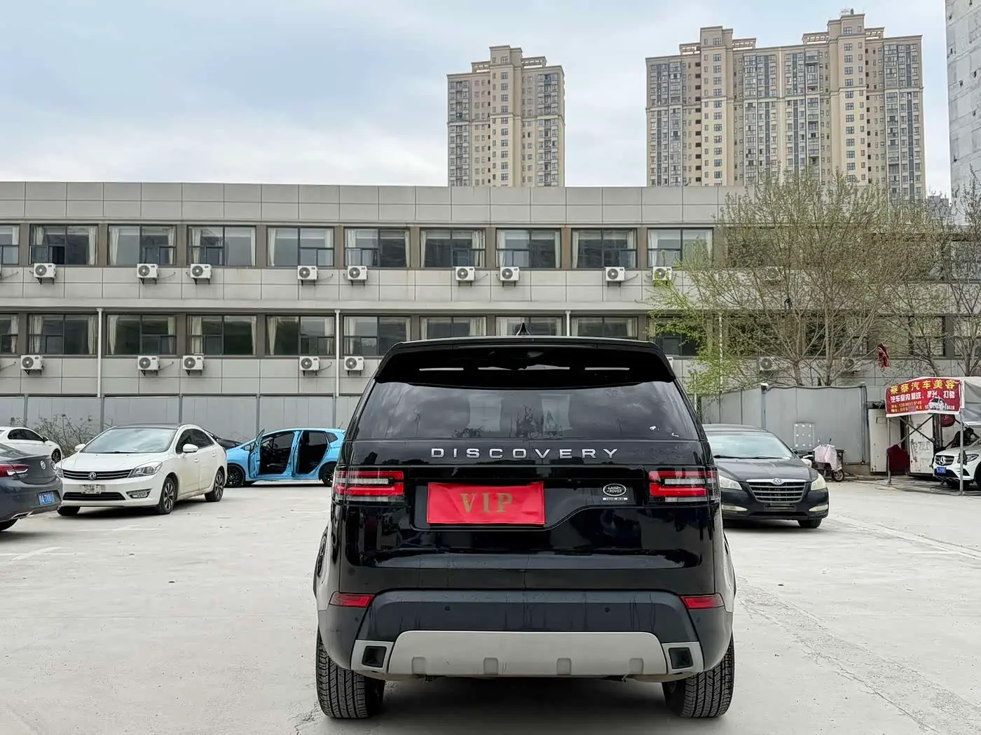 Land Rover Discovery 2020 — Photo 8/17
