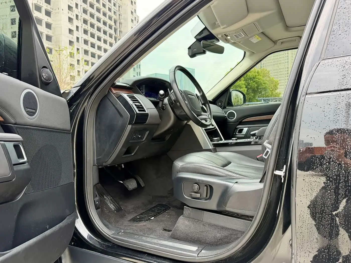 Land Rover Discovery 2020 — Photo 11/17