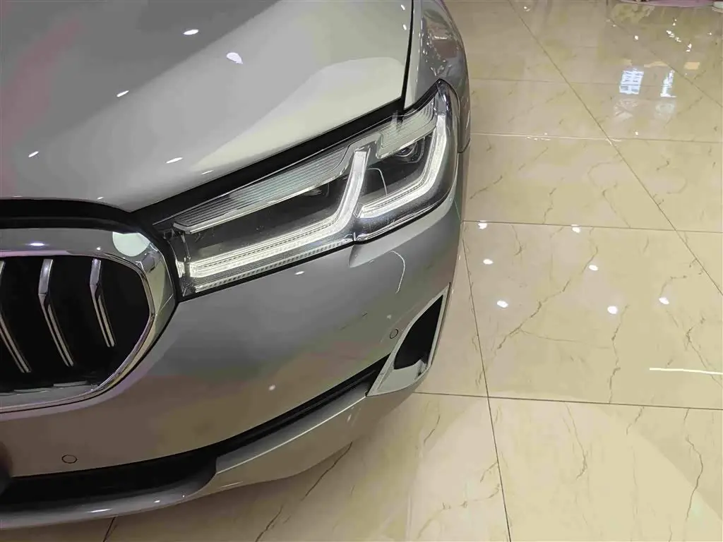 BMW 5 Series 2021 — Photo 16/19