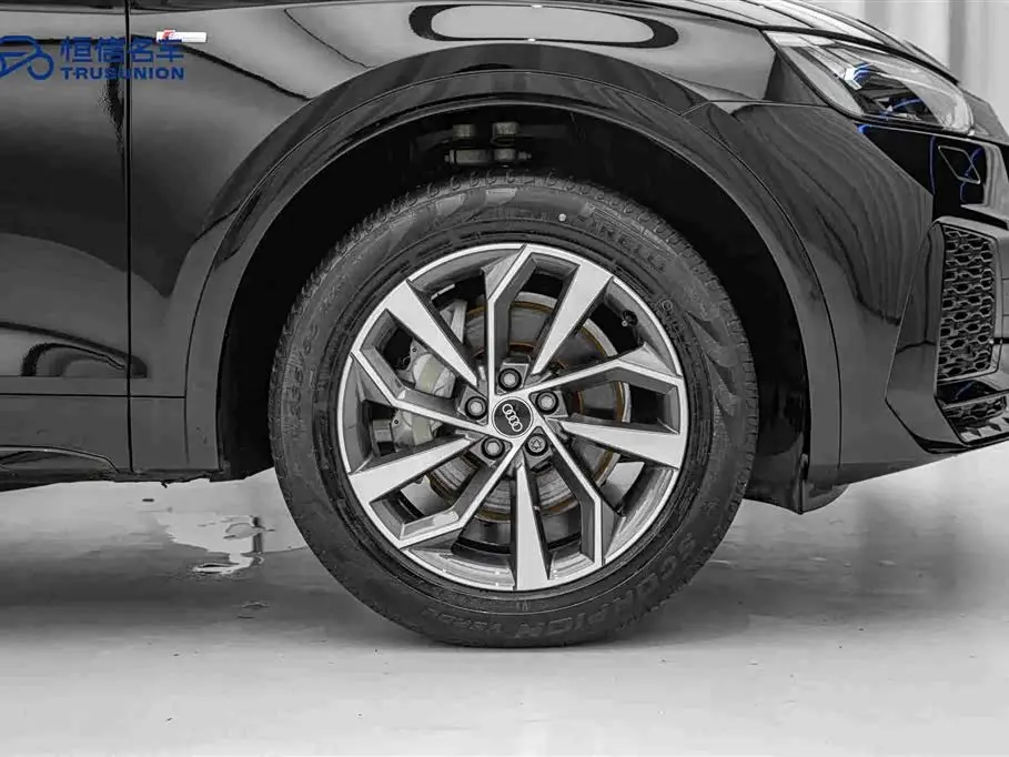 Audi Q5L 2024 — Photo 11/20