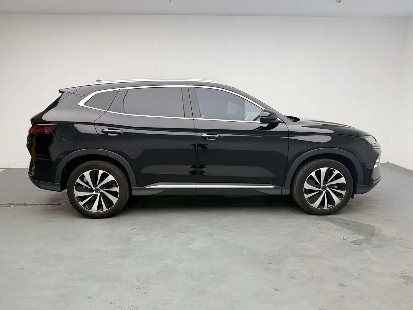 BYD Song PLUS PHEV 2024 — Photo 14/20
