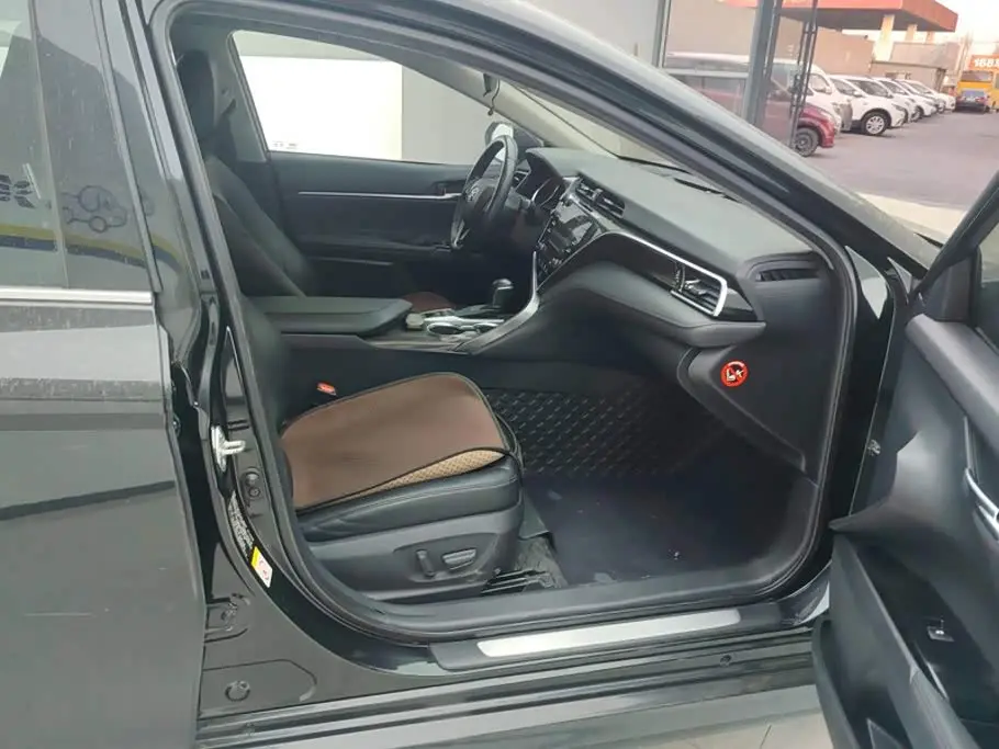 Toyota Camry 2018 — Photo 8/16