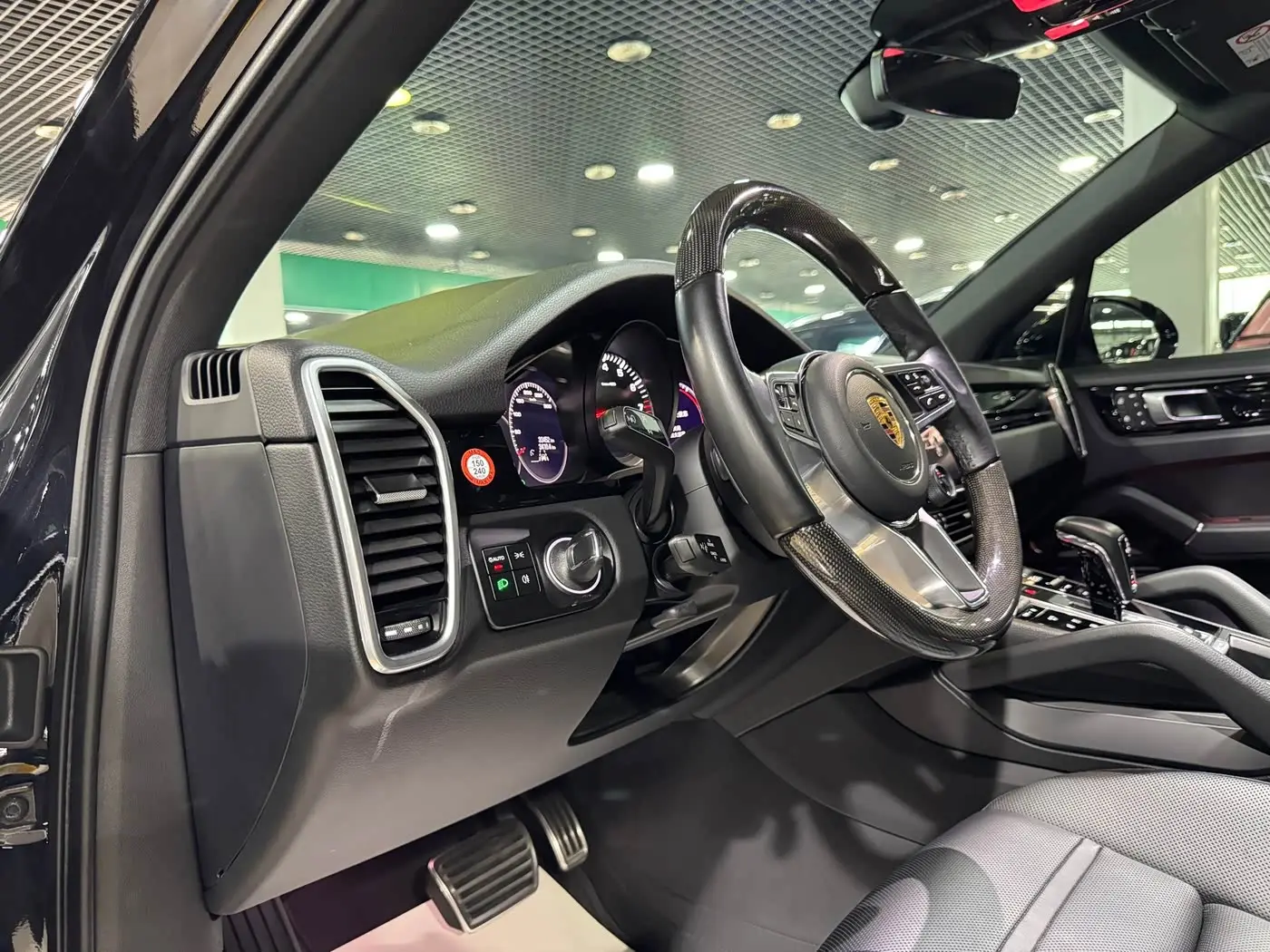 Porsche Cayenne 2023 — Фото 13/19