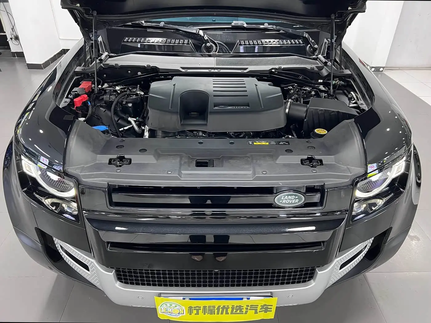 Land Rover Defender 2024 — Photo 12/20