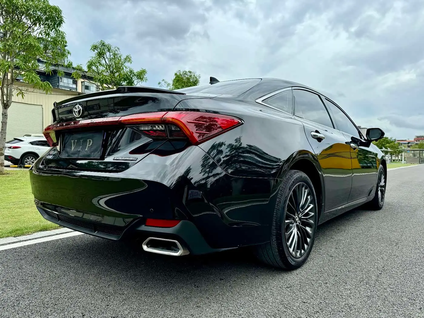 Toyota Avalon 2019 — Фото 18/20
