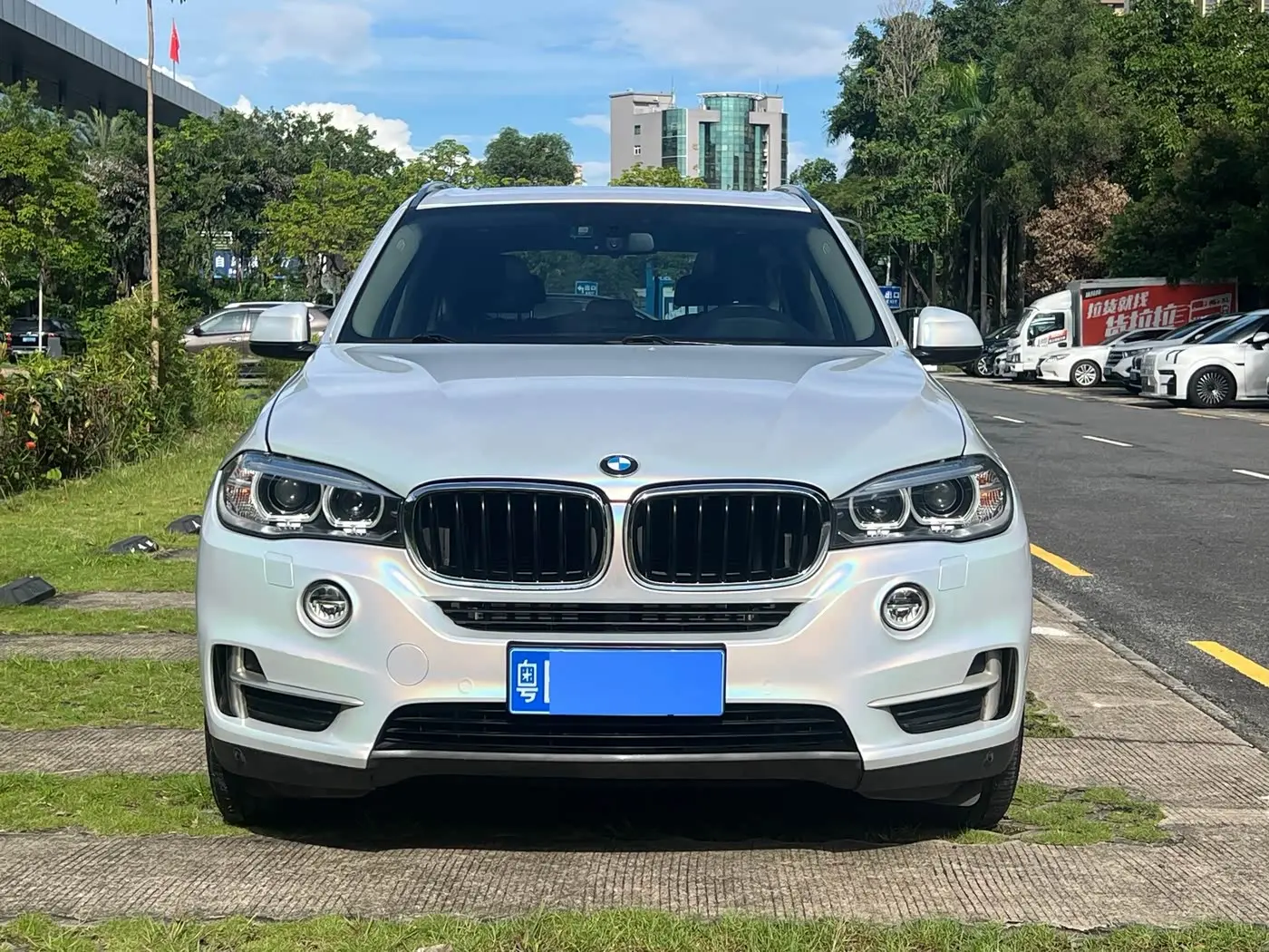 BMW X5 2015 — Photo 2/16