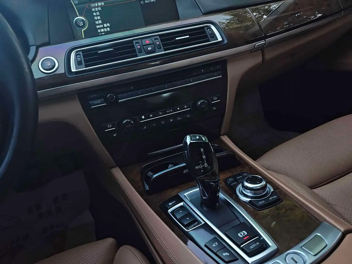 BMW 7 Series 2012 — Photo 17/20