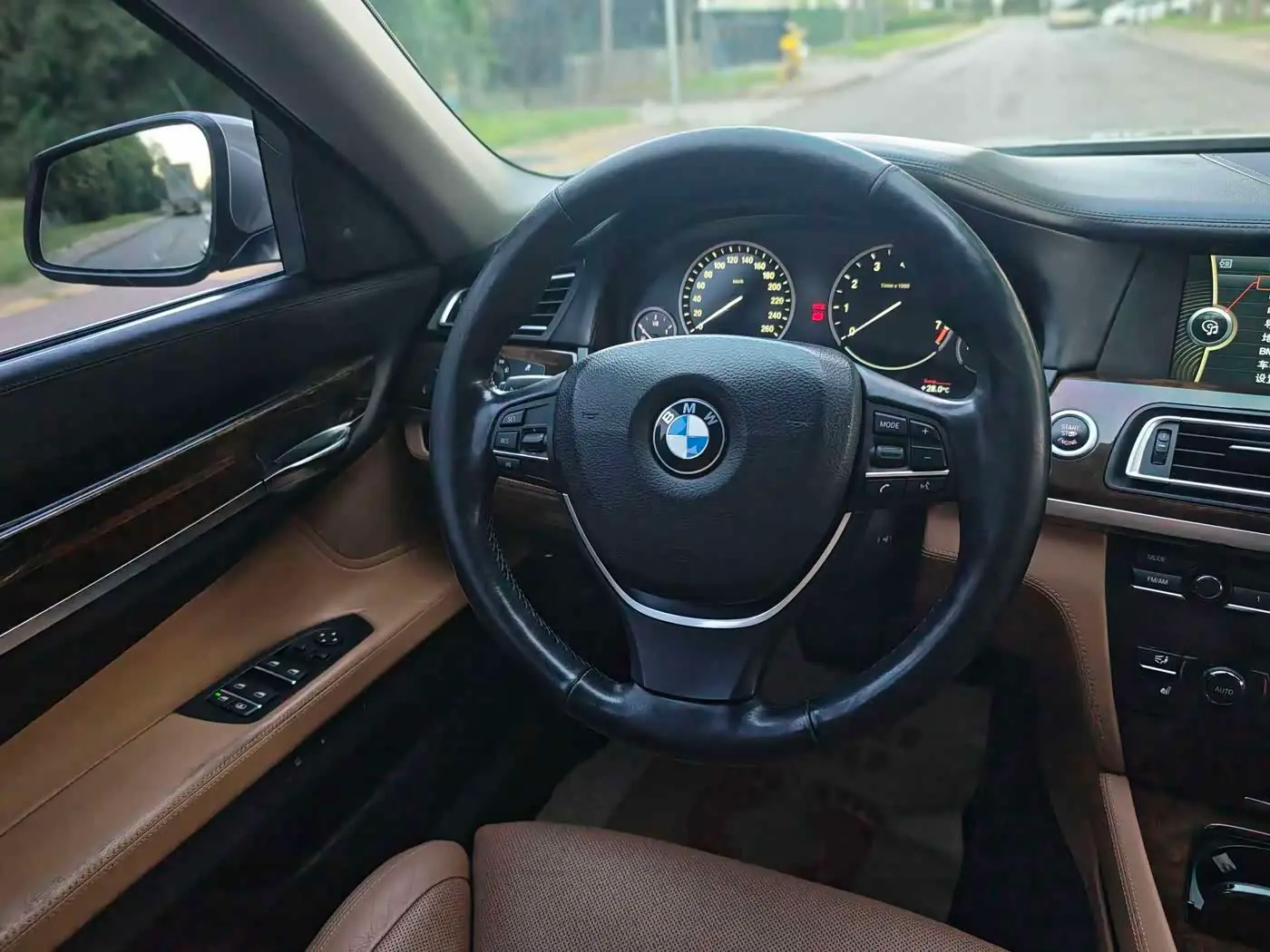 BMW 7 Series 2012 — Photo 16/20