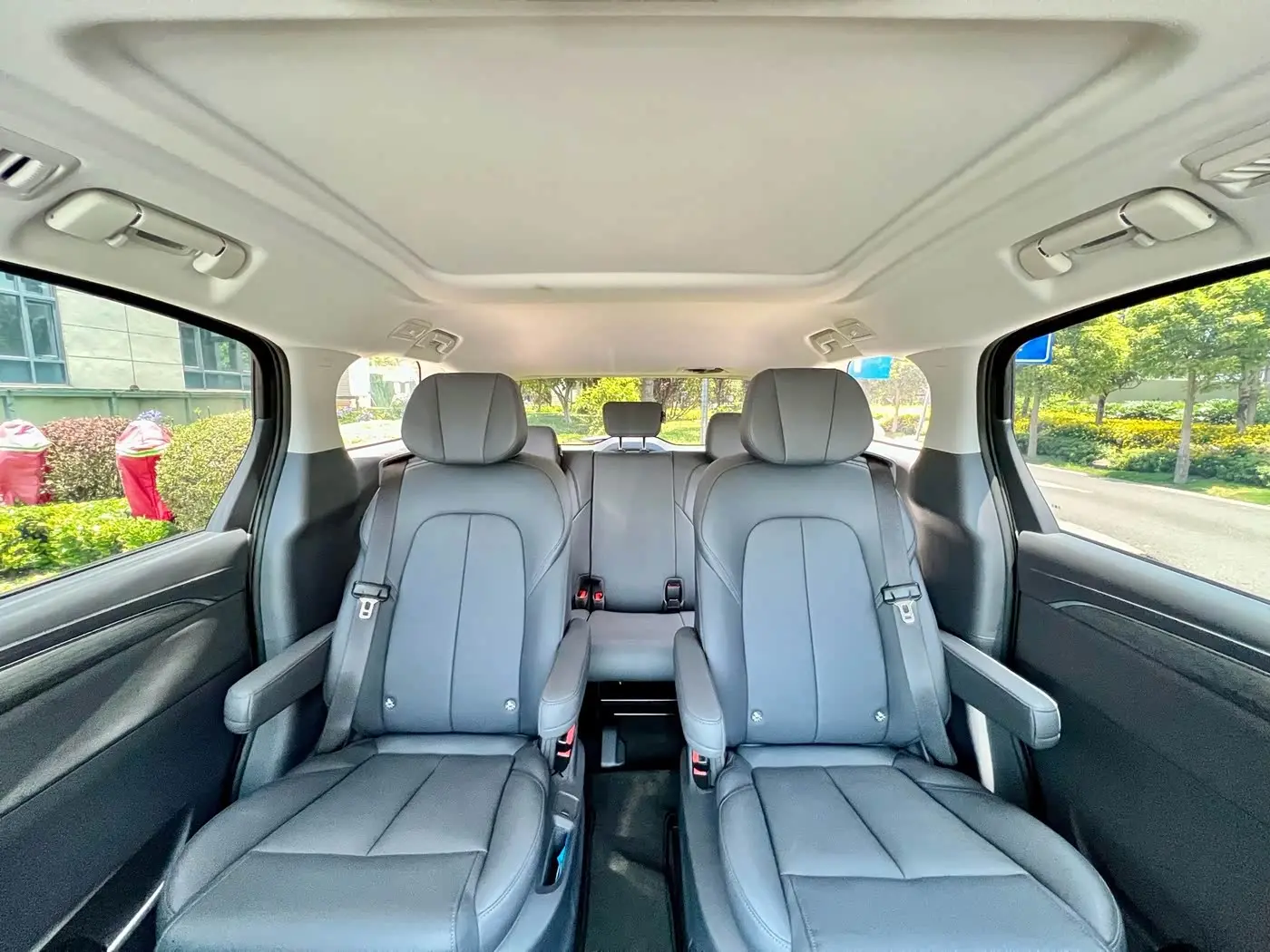 Buick GL8 New Energy 2025 — Photo 14/15