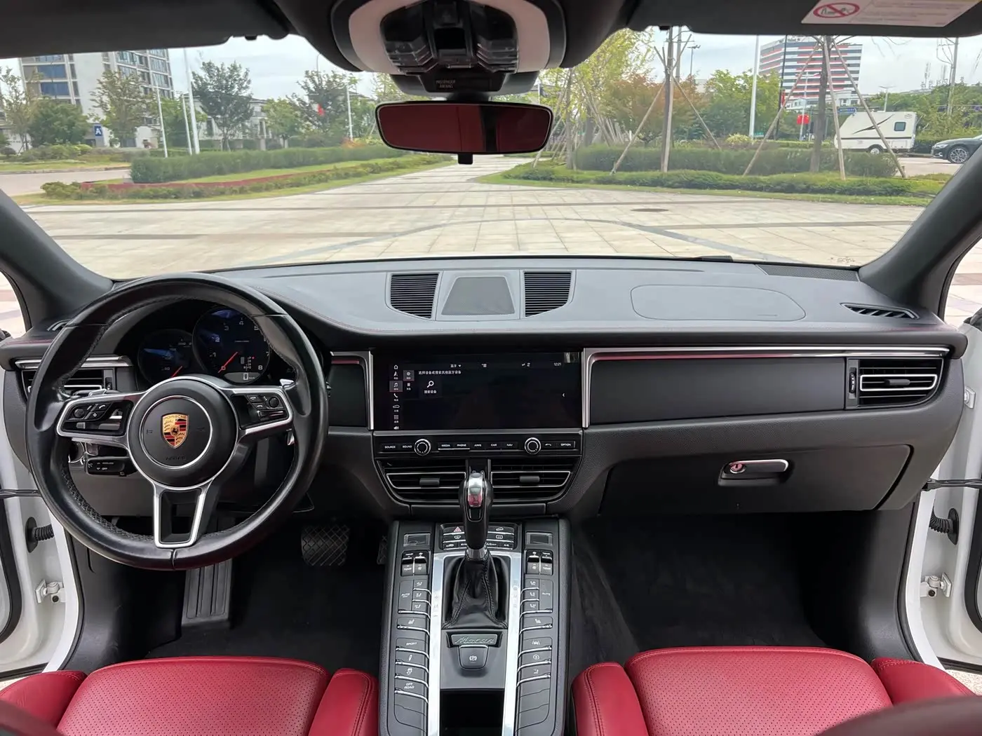 Porsche Macan 2019 — Photo 9/9