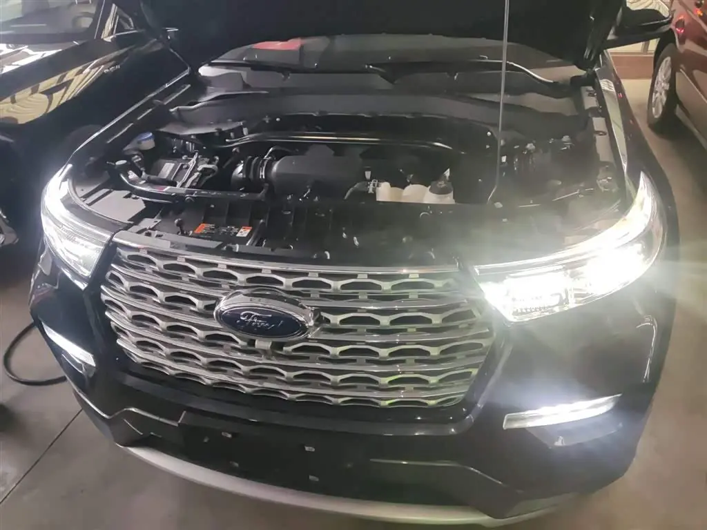 Ford Explorer 2021 — Photo 16/20