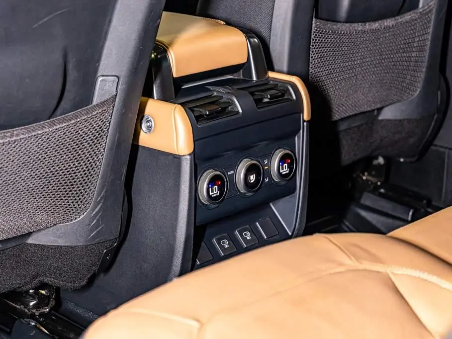 Land Rover Defender 2025 — Фото 13/19