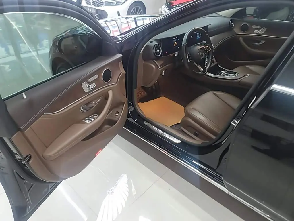 Mercedes-Benz E-Class 2023 — Şəkil 16/20