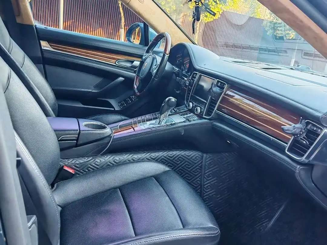 Porsche Panamera 2011 — Photo 9/9