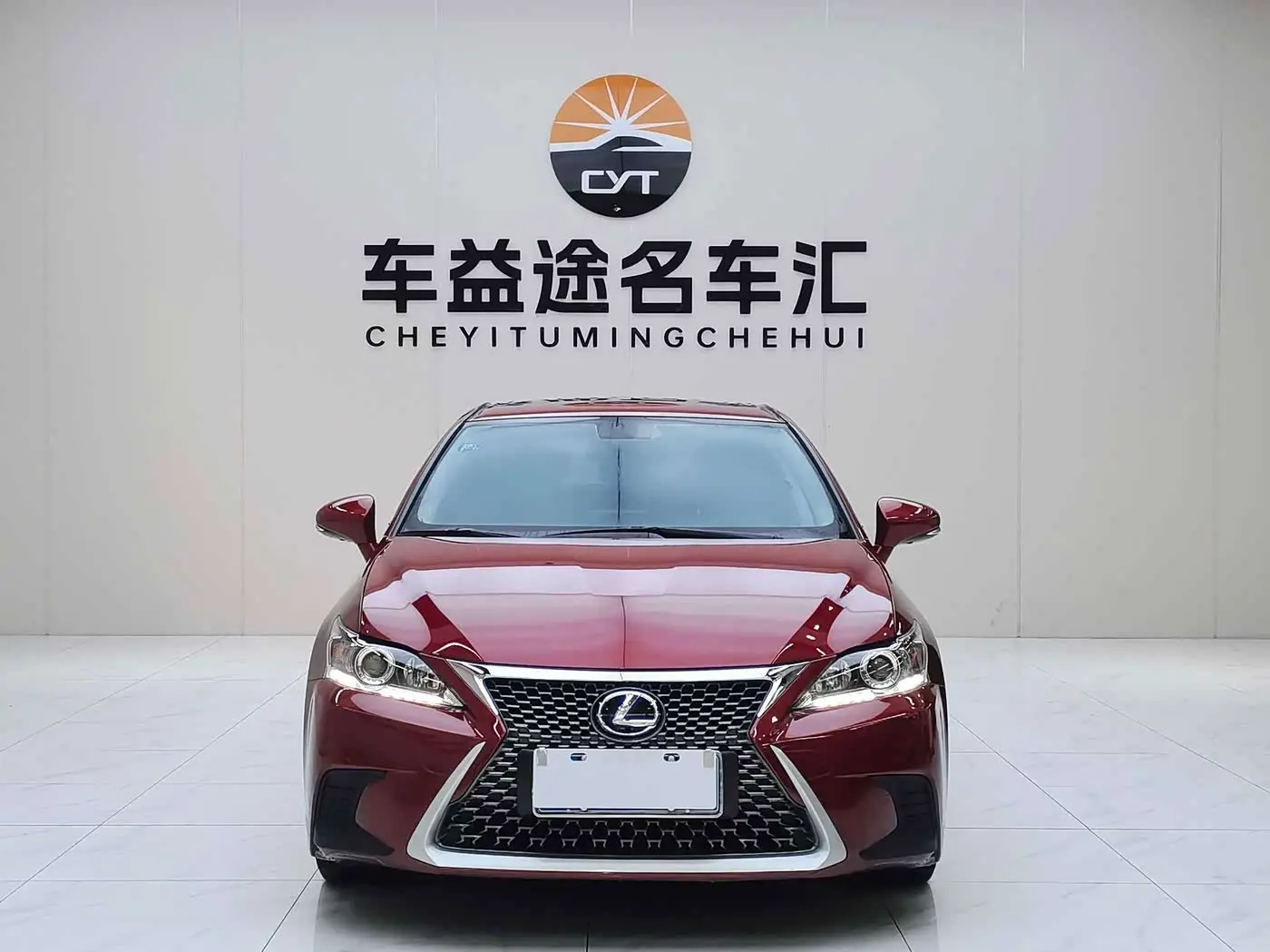 Lexus CT 2018 — Photo 2/20