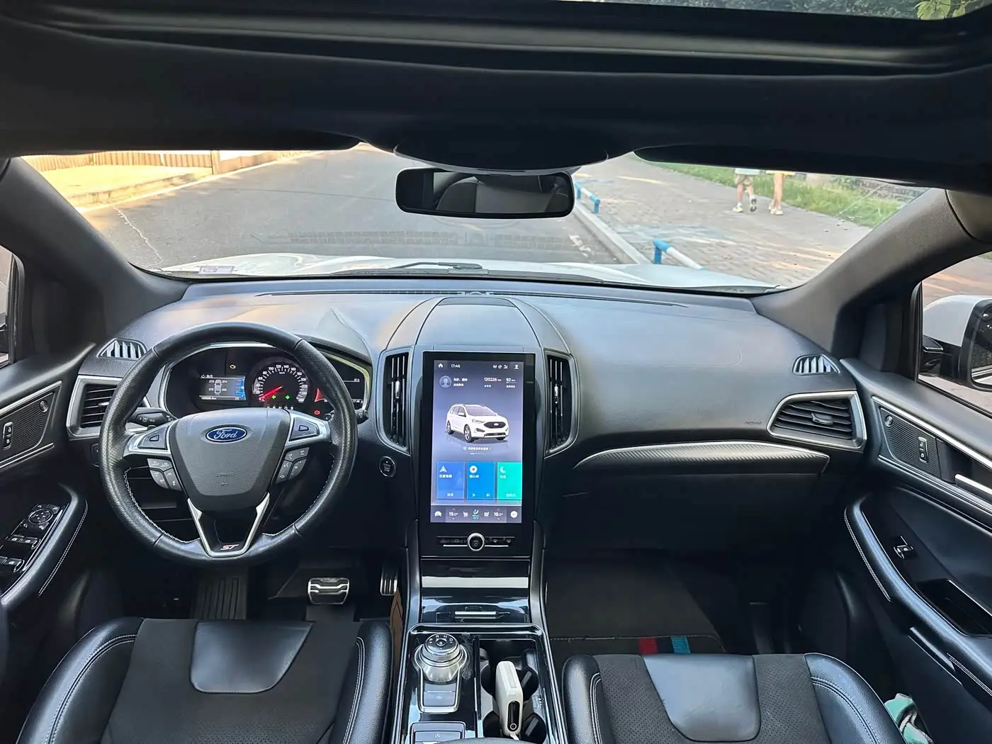 Ford Edge 2020 — Фото 12/14