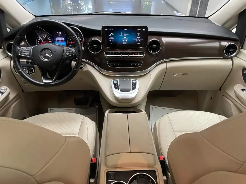 Mercedes-Benz V-Class 2021 — Photo 15/20