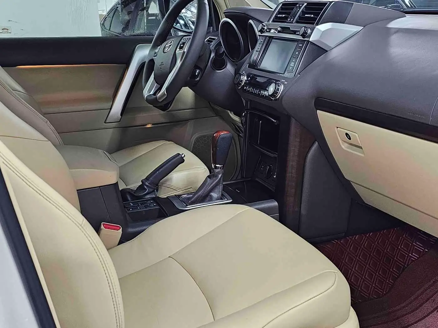 Toyota Prado 2014 — Photo 9/16