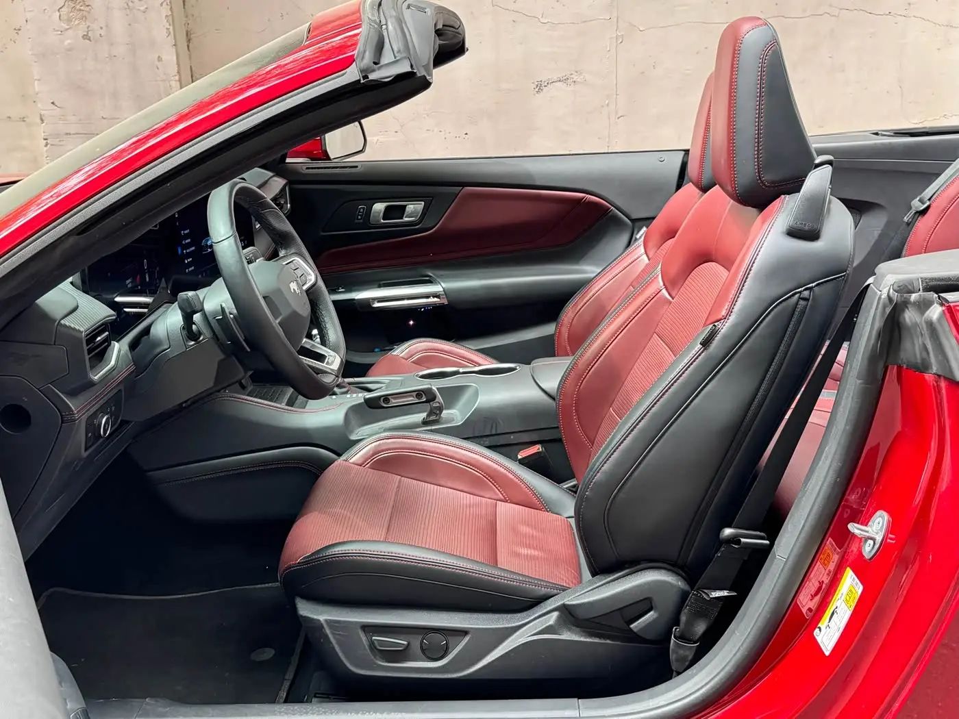 Ford Mustang 2025 — Photo 6/20