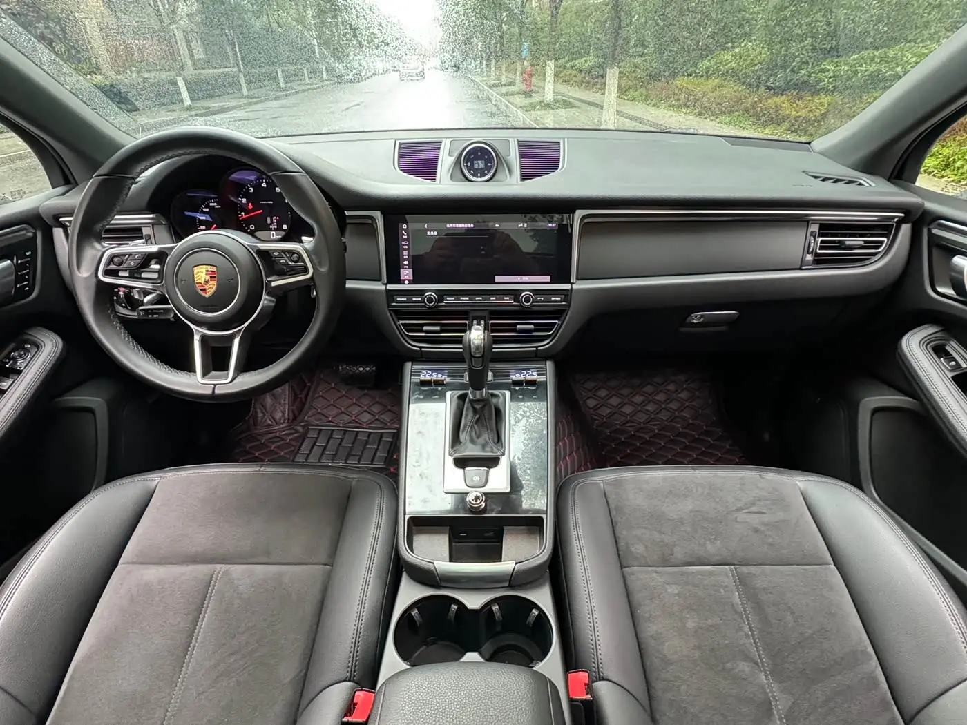 Porsche Macan 2022 — Photo 12/14