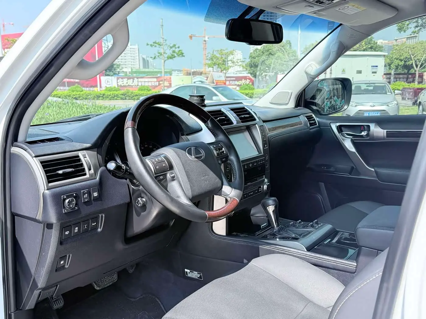 Lexus GX 2017 — Şəkil 18/20