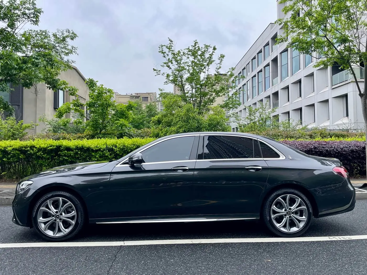 Mercedes-Benz E-Class 2023 — Photo 4/19
