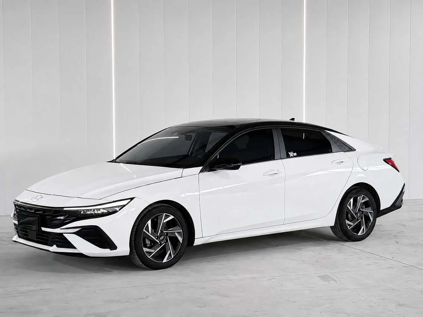 Hyundai Elantra 2023 — Photo 9/20