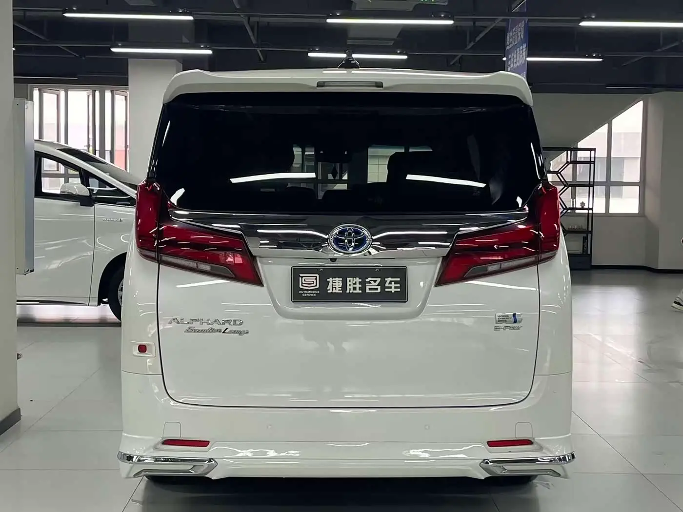 Toyota Alphard 2021 — Фото 5/9