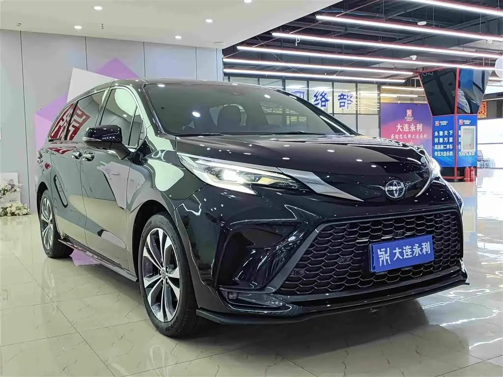 Toyota Granvia 2023 — Photo 3/18