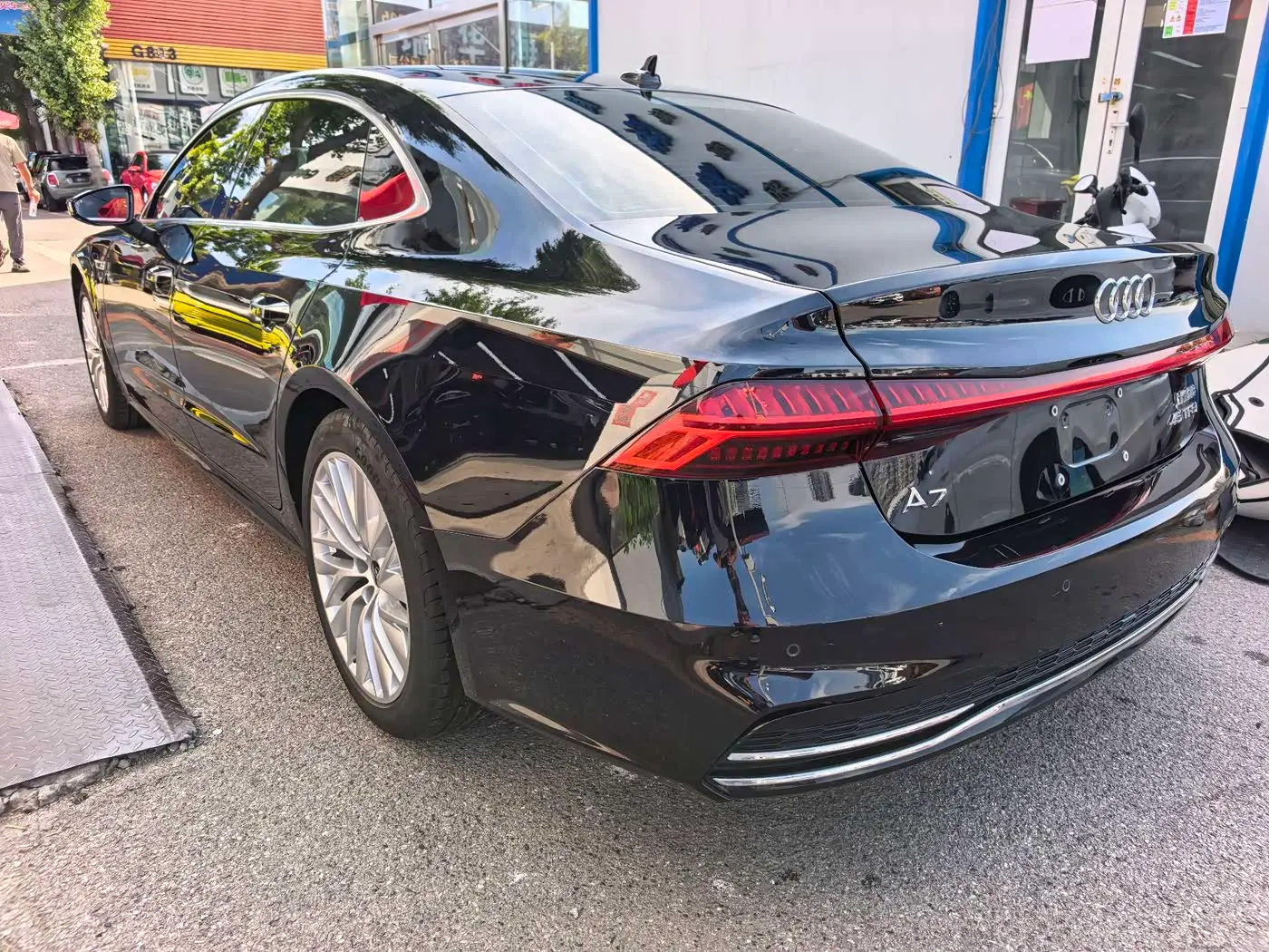 Audi A7L 2024 — Photo 6/17