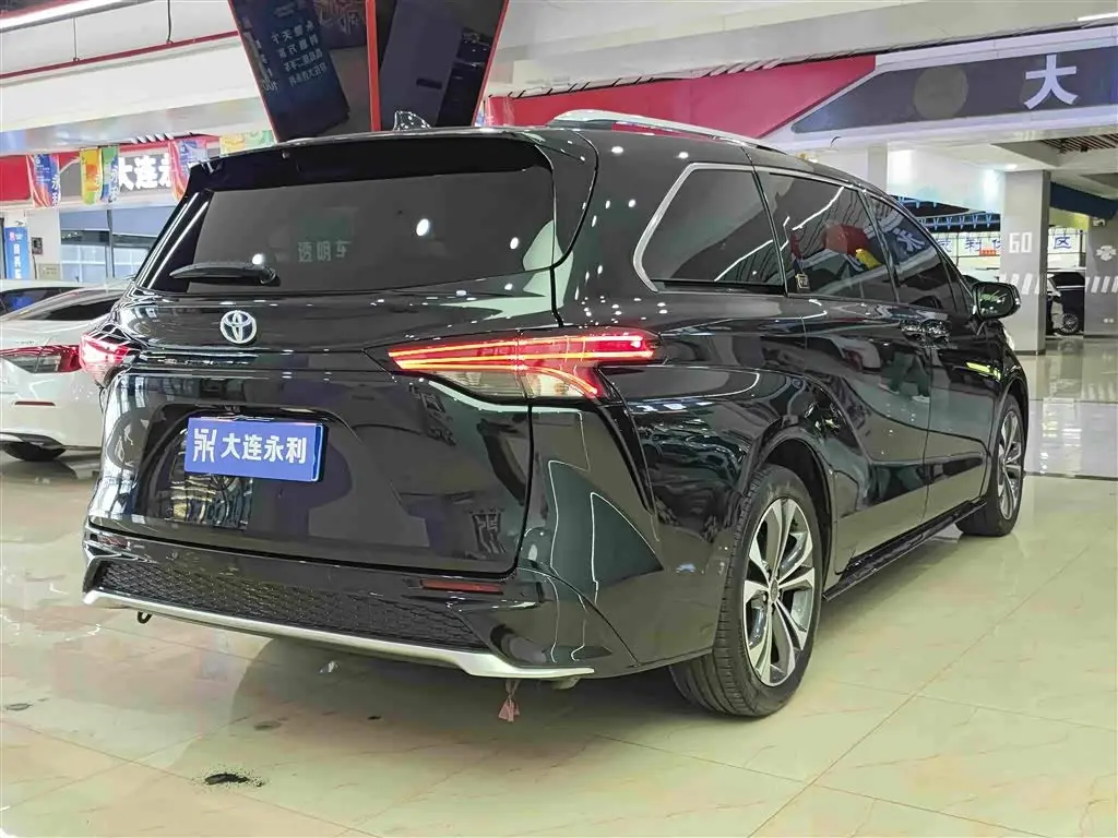 Toyota Granvia 2023 — Photo 14/18