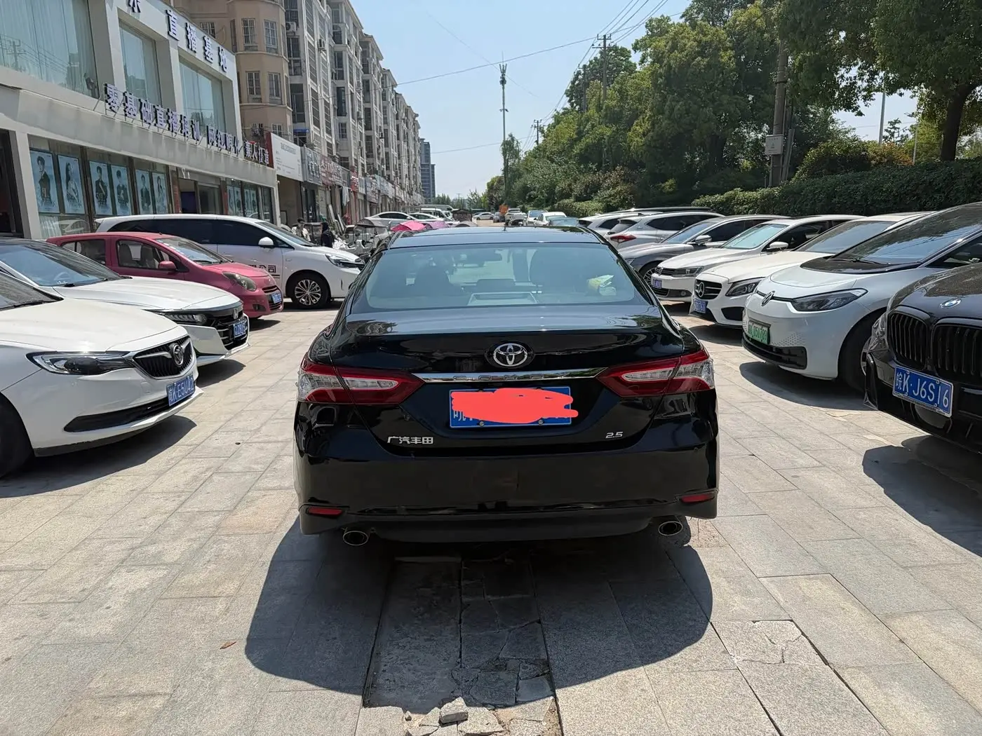 Toyota Camry 2021 — Photo 3/13