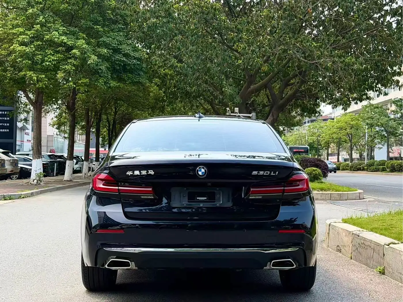 BMW 5 Series 2022 — Photo 8/9