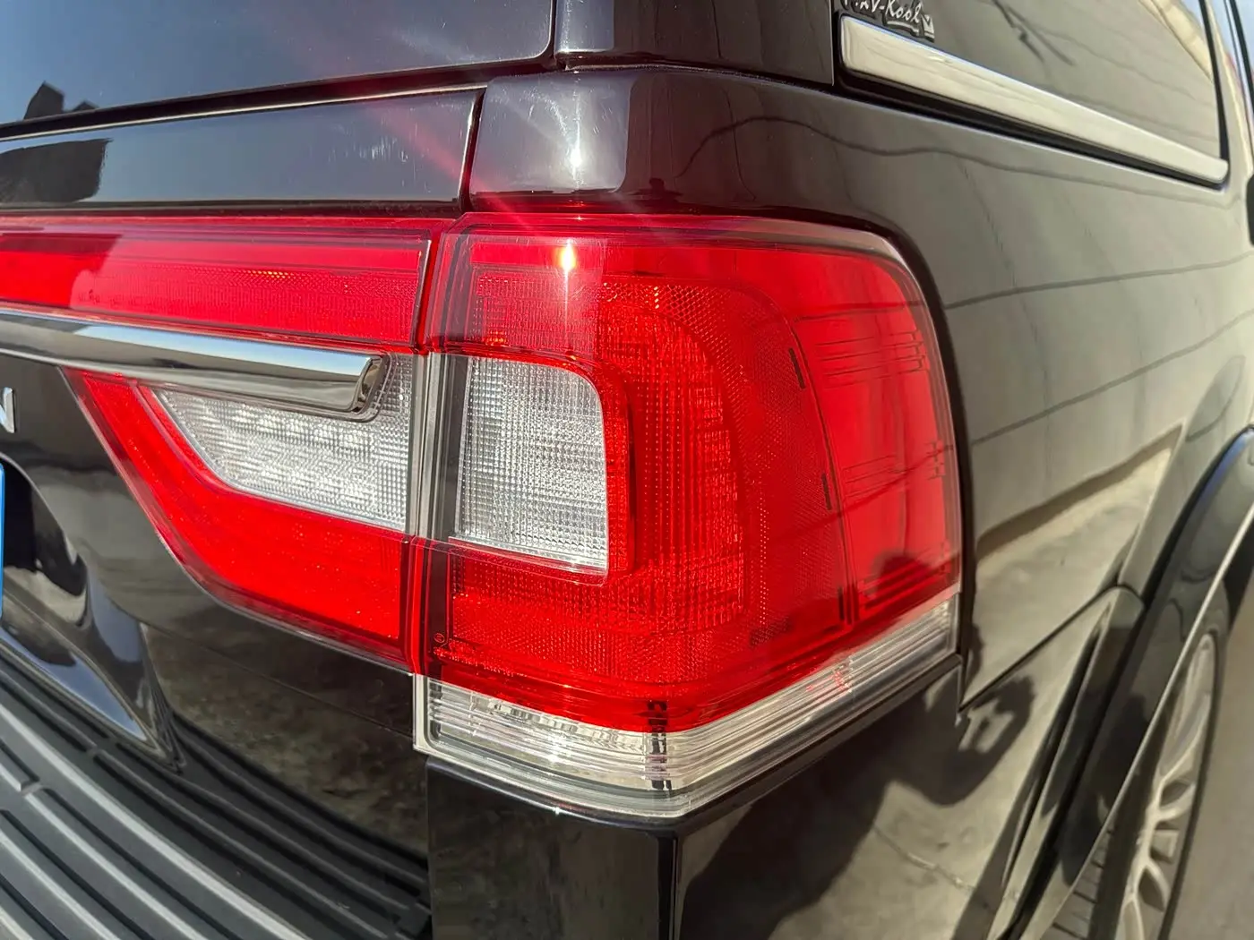 Lincoln Navigator 2018 — Photo 15/16
