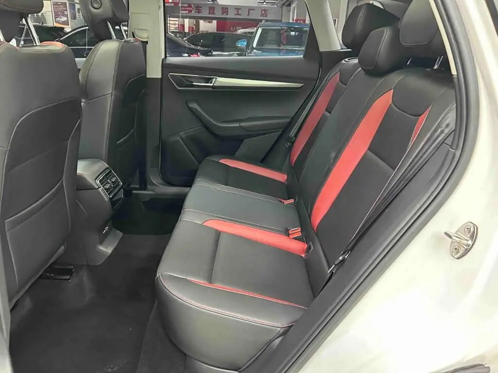 Škoda Karoq 2024 — Photo 19/20