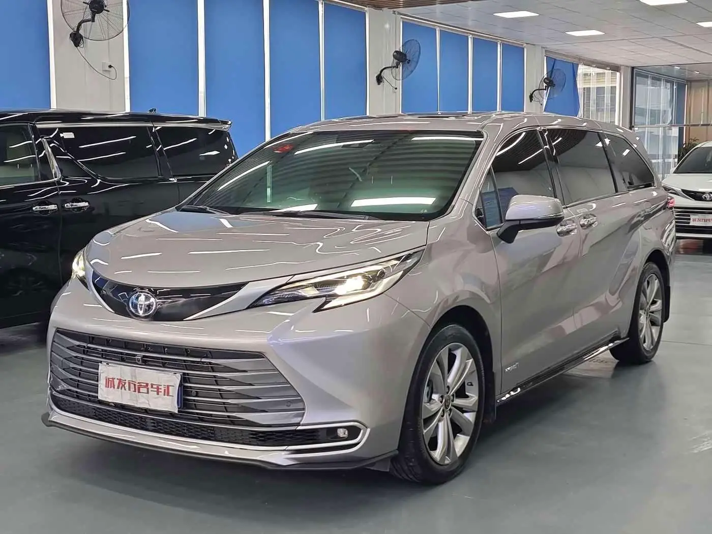 Toyota Sienna 2024 — Photo 1/20