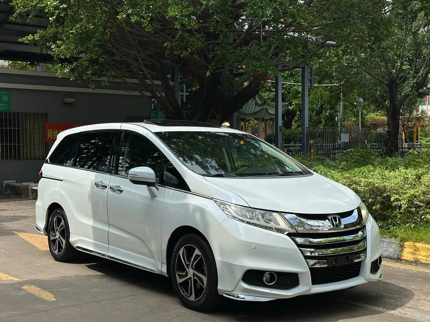 Honda Odyssey 2016 — Фото 3/20