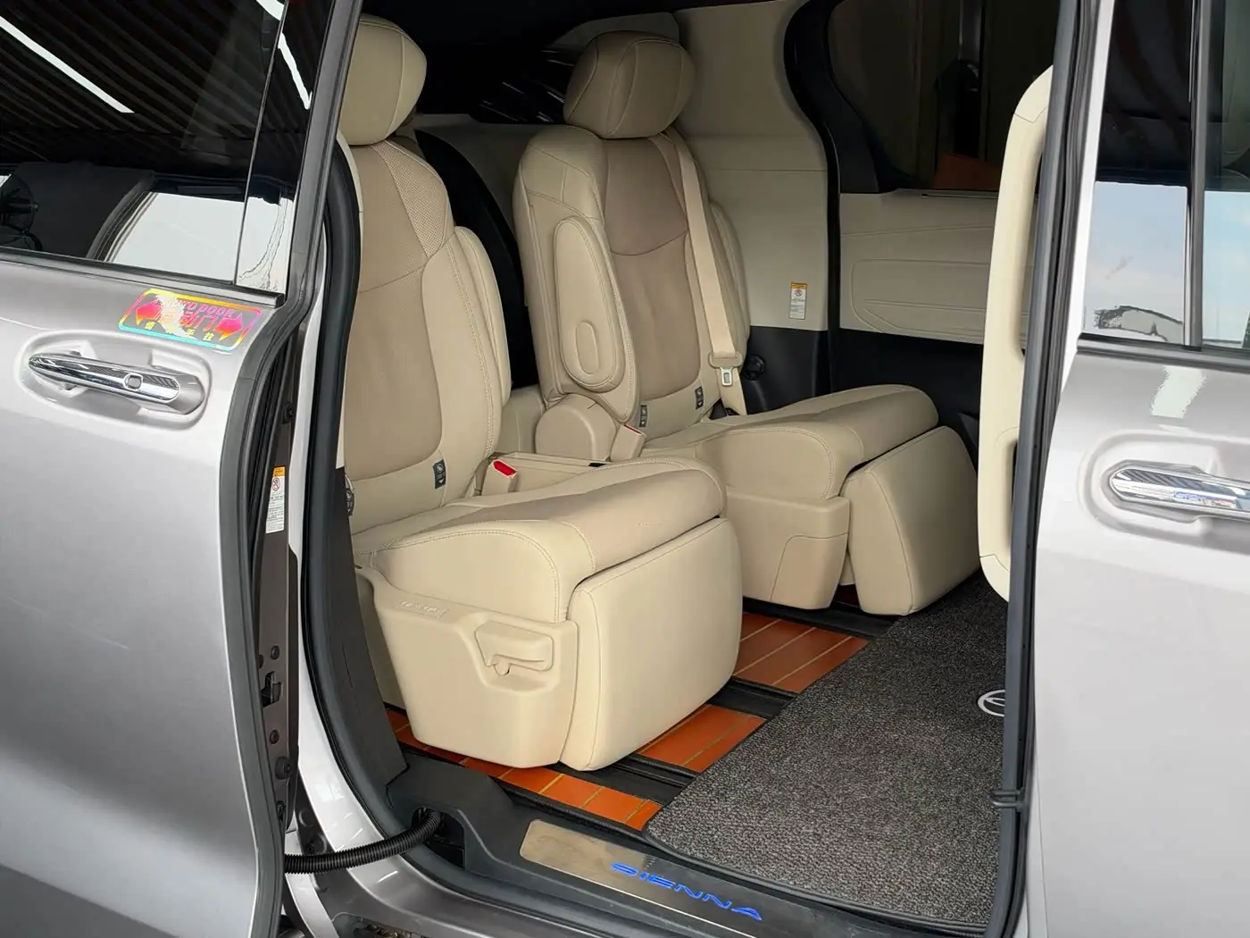 Toyota Sienna 2022 — Фото 9/17