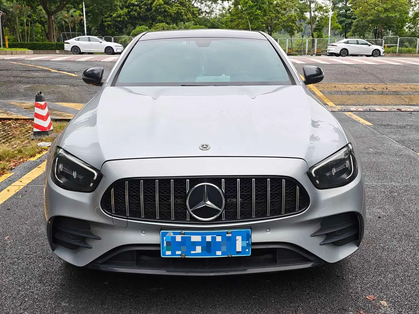 Mercedes-Benz E-Class 2023 — Photo 2/10