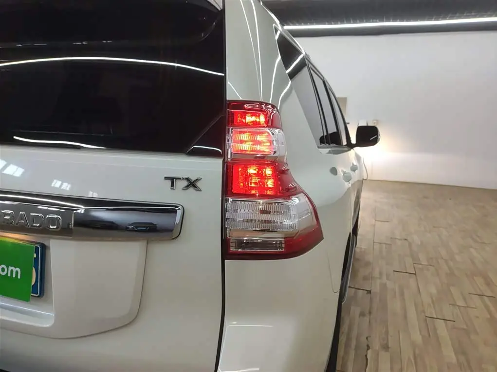 Toyota Prado 2016 — ფოტო 8/20
