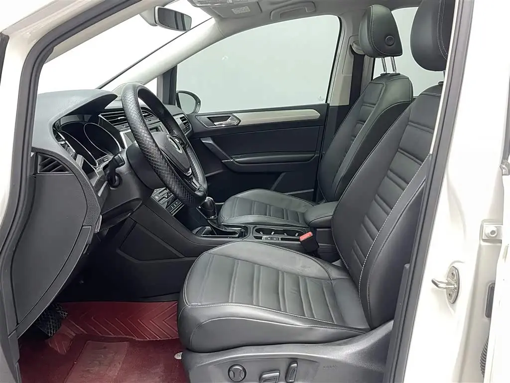 Volkswagen Touran 2021 — Photo 9/20
