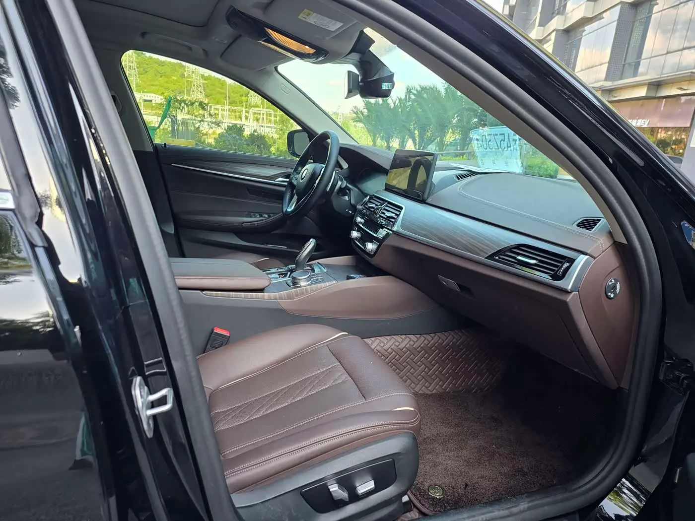BMW 5 Series 2021 — Photo 12/20