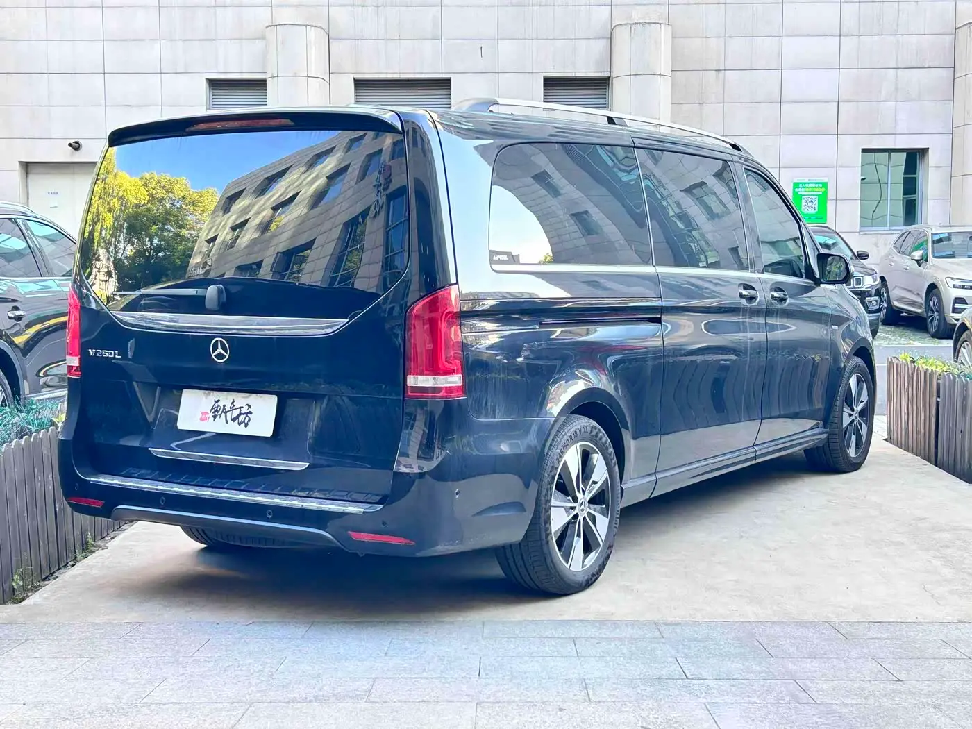 Mercedes-Benz V-Class 2021 — Photo 3/20