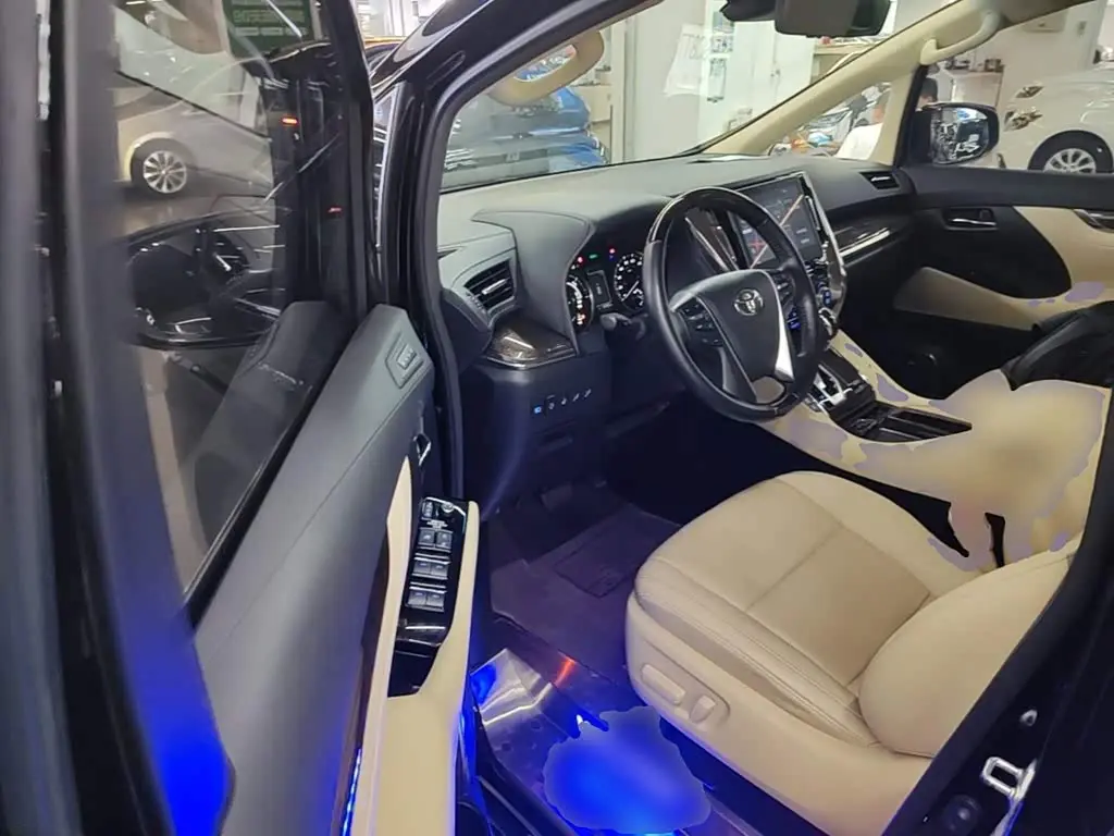 Toyota Vellfire 2022 — Photo 16/20