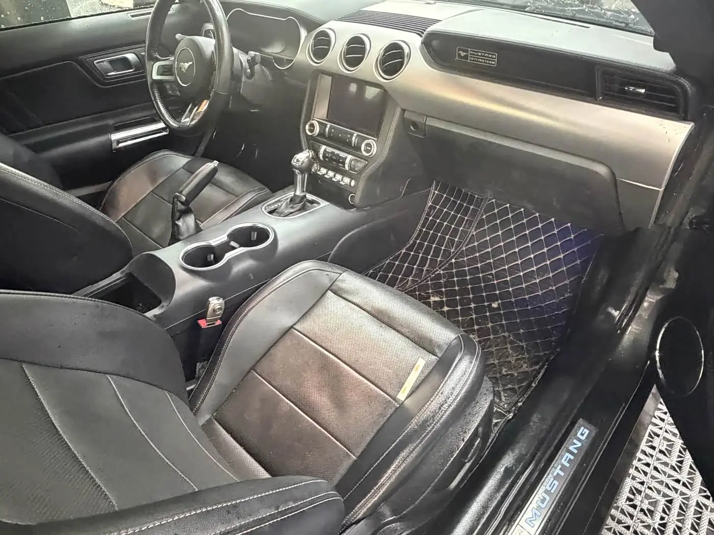 Ford Mustang 2021 — Photo 15/17