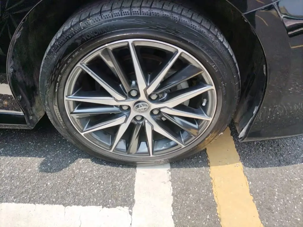 Toyota Camry 2021 — Photo 8/20