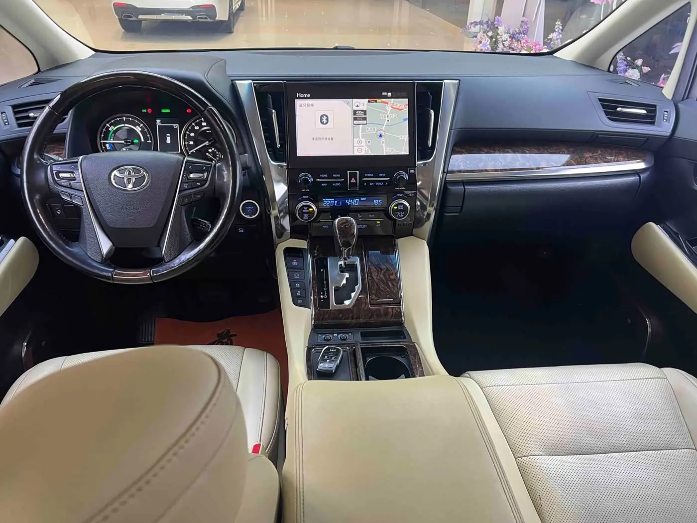 Toyota Alphard 2021 — Photo 5/20