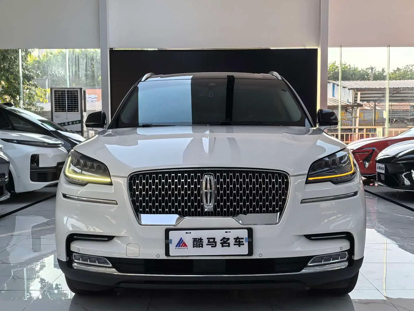 Lincoln Aviator 2023 — Фото 2/16