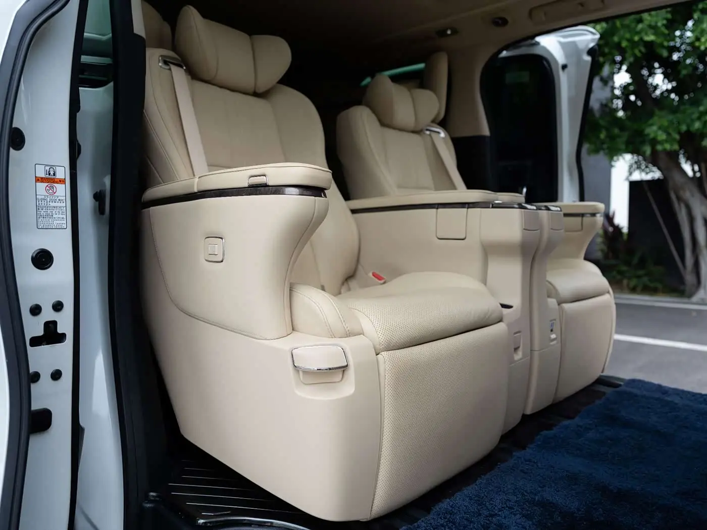 Toyota Vellfire 2022 — Фото 11/15